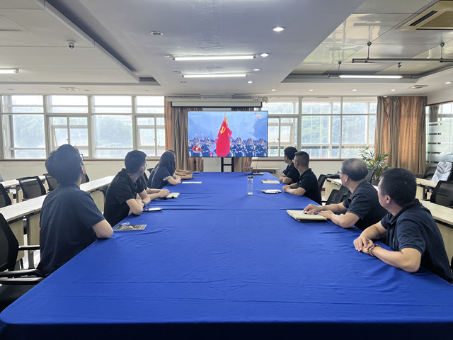 5常運供應鏈組織職工觀看紀念中國人民抗日戰(zhàn)爭暨世界反法西斯戰(zhàn)爭勝利80周年閱兵式直播2_副本